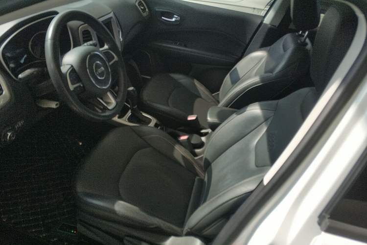 Used  Compass 2017 200T Automatic Family Edition
