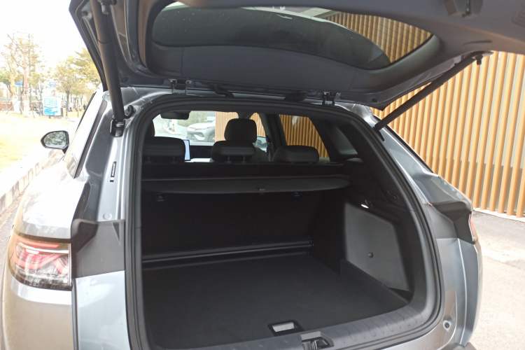 Used BYD Song L DM-i 2025 Intelligent Driving Version 160 km Beyond-Range Type
