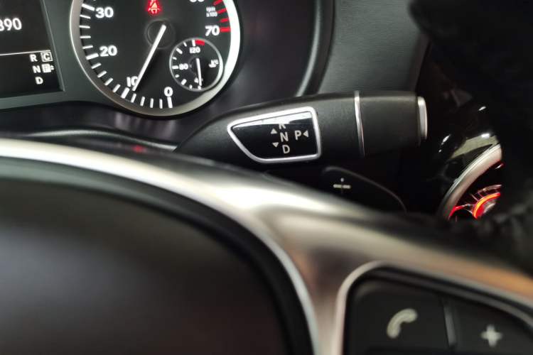 Used Mercedes-Benz Vito 2018 2.0T Elite Version 7 Seats China V Emission Standard
