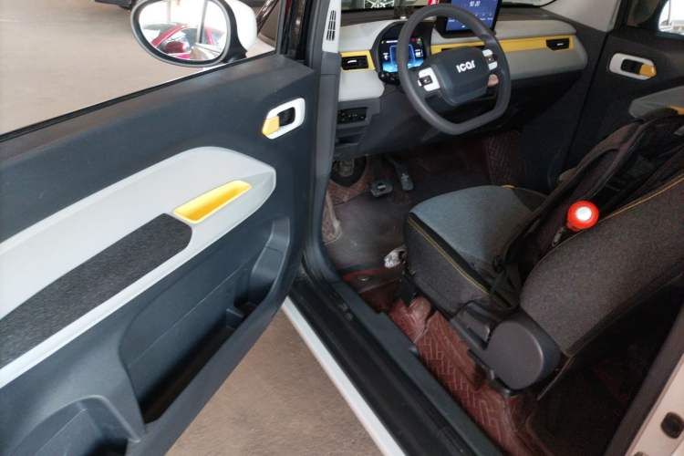 Used Chery QQ Ice Cream 2022 170km Sundae Phosphate Lithium-Ion