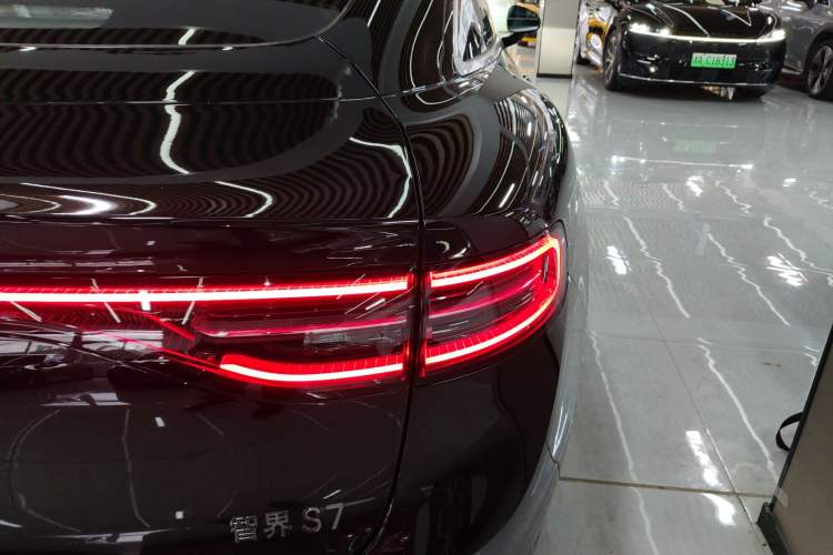 Used Hima Luxeed S7 2025 785 km Ultra