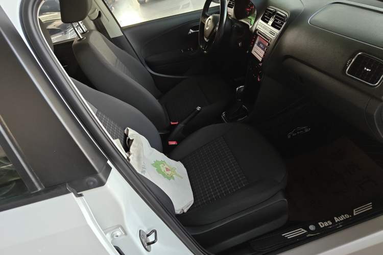 Used Volkswagen Polo 2016 1.6L Automatic Comfort Model