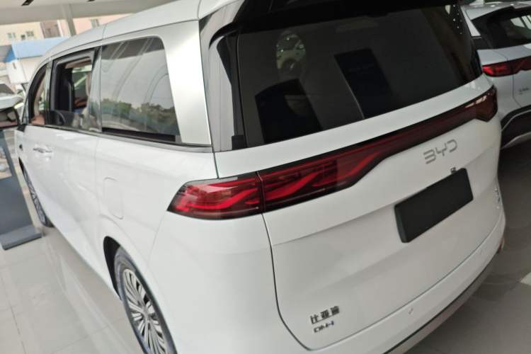 Used BYD Xia 2025 DM-i 1.5T 180km Excellence Model
