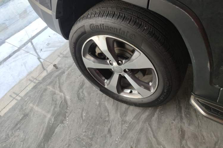 Used  Cherokee 2019 2.0T Four-Wheel Drive Exploration Edition + Autonomous Driving Smart Package China V
