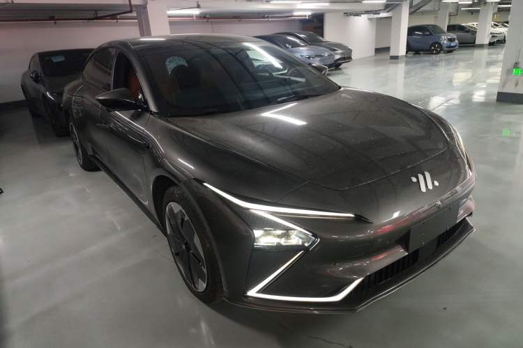 Used  L7 2022 Dynamic Model
