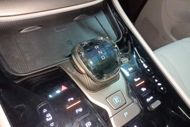 Used Denza D9 2022 DM-i 970 Four-Wheel Drive Flagship Model
