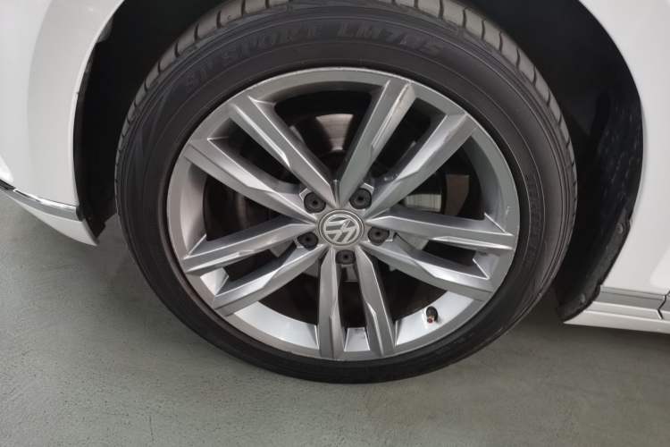 Used Volkswagen Variant 2017 380TSI Two-Wheel Drive Comfort Edition
