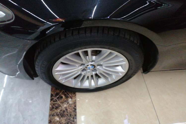 Used BMW 5 Series 2014 525Li Leading Model
