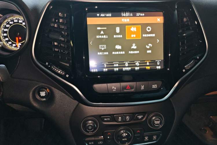 Used Jeep Cherokee 2019 2.0T Four-Wheel Drive Explorer Edition China VI Emission Standard
