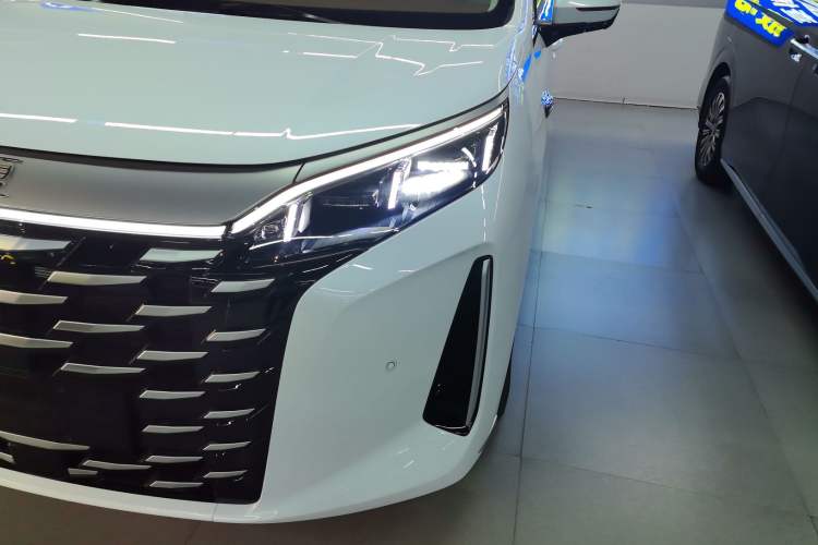 Used BYD Xia 2025 DM-i 1.5T 180km Beyond Edition
