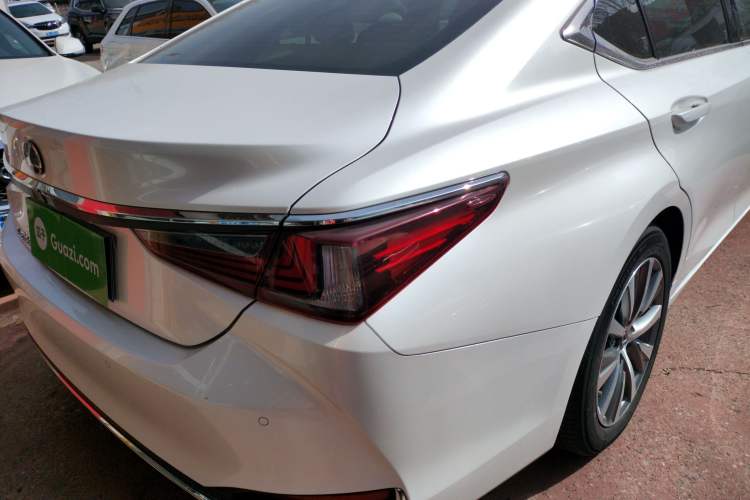 Used Lexus ES 2020 200 Excellence Edition
