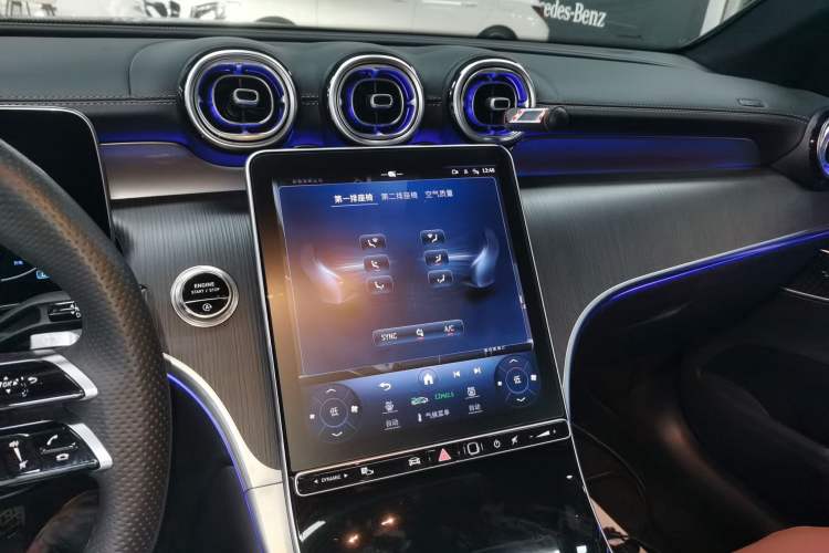 Used Mercedes-Benz GLC 2023 GLC 260 L 4MATIC Luxury Model 5 Seats
