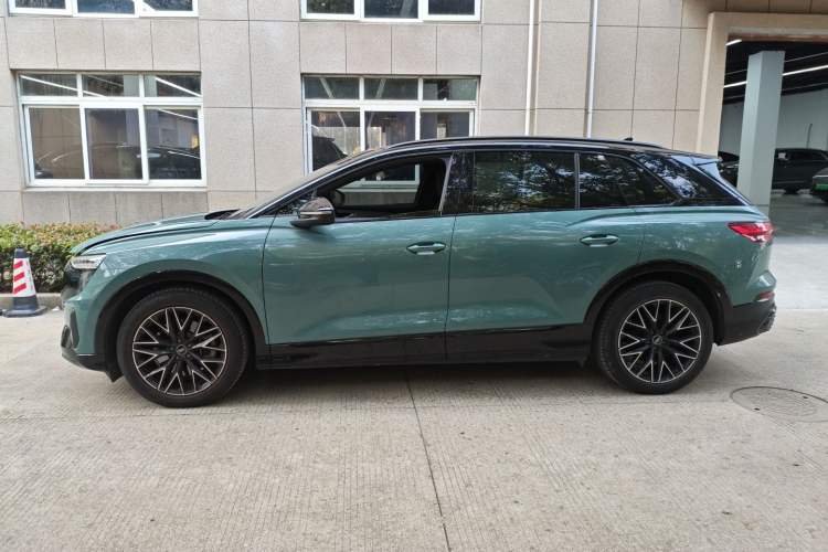 Used Audi Q5 e-tron 2022 40 e-tron Starlight Edition Mech Kit
