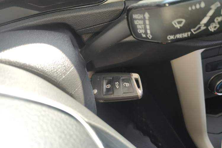 Used Volkswagen T-ROC 2018 230TSI DSG Two-Wheel Drive Fashion Edition China V Standard