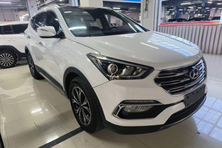 Used Hyundai Santa Fe 2017 2.0T Automatic Two-Wheel Drive Smart Version 7 Seats
