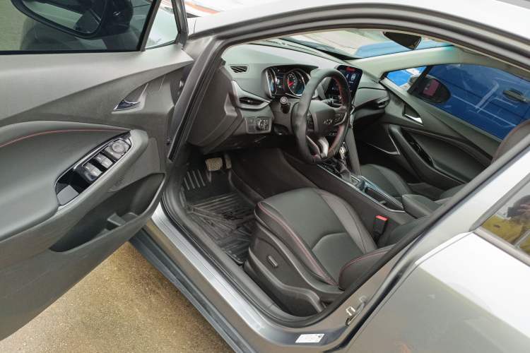 Used Chevrolet Orlando 2020 Light Hybrid Redline 530T Automatic Enjoyment Edition (5+2 Models)