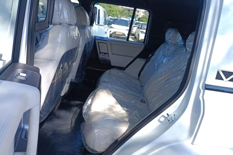 Used  V23 2025 401 Two-Wheel Drive Advanced Edition
