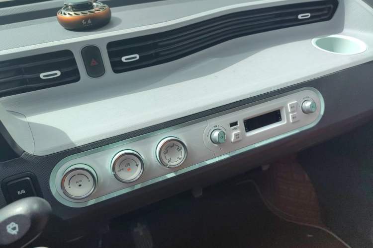 Used Wuling Hongguang MINIEV 2022 Macaron Premium Model – Lithium Ternary Battery
