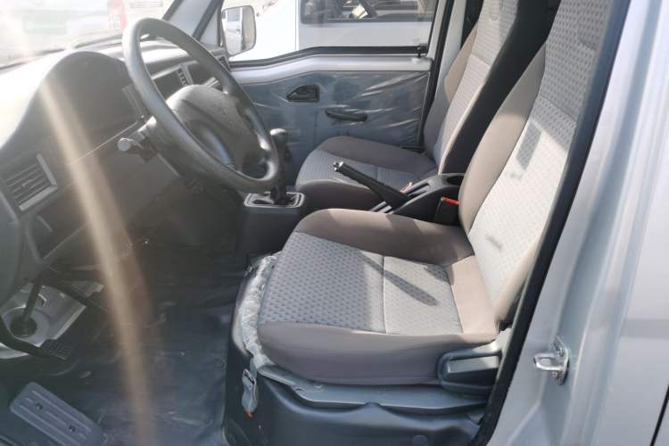 Used Wuling Zhiguang 2023 1.5L Utility Version with Enclosed Windows 2 Seats