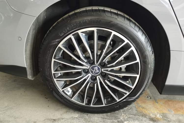 Used BYD Han 2025 DM-i Intelligent Driving Edition 125KM LiDAR Flagship Model
