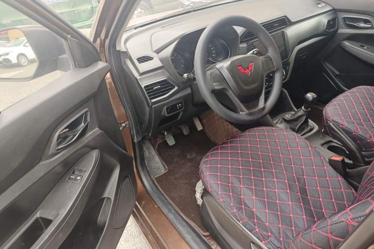 Used Wuling Hongguang 2021 1.5L Revised S Base Version with Electric Power Steering LAR
