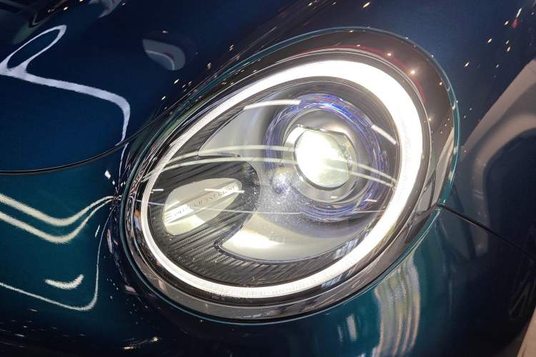 Used ORA Good Cat 2023 401 km Standard Range Luxury Version Lithium Iron Phosphate
