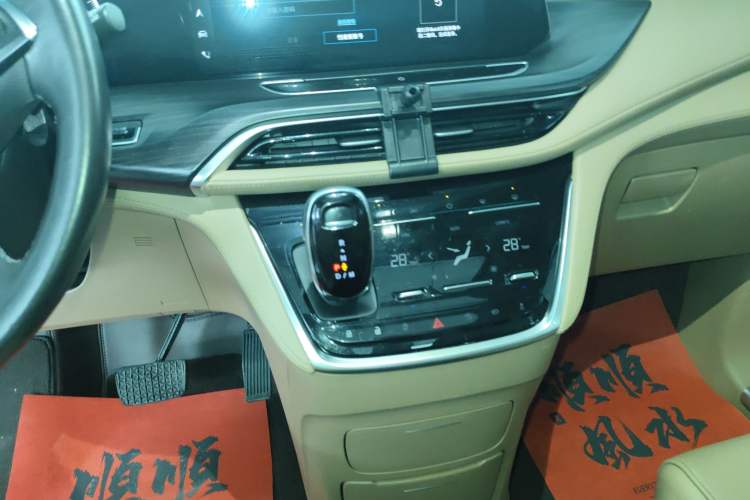 Used Buick GL8 2021 ES Landtrek 653T Smart Luxury Model
