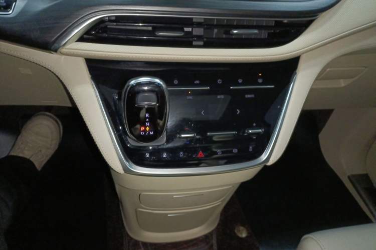 Used Buick GL8 2023 ES Lu Zun Deluxe Model
