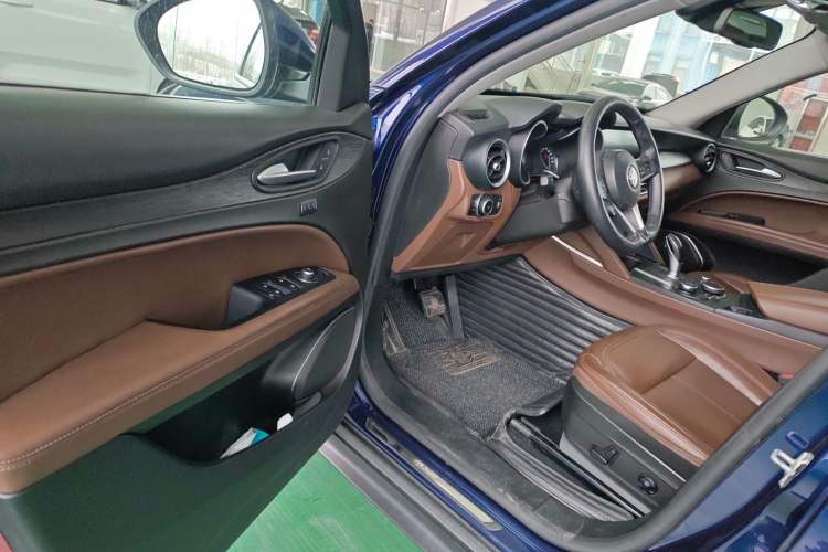 Used Alfa Romeo Stelvio 2017 2.0T 200HP Luxury Edition
