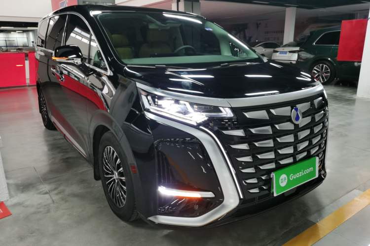 Used Denza D9 2023 DM-i 965 Luxury Model
