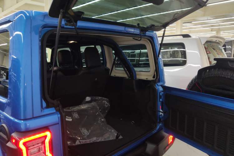 Used  Wrangler 2022 2.0T High Altitude Four-Door Edition
