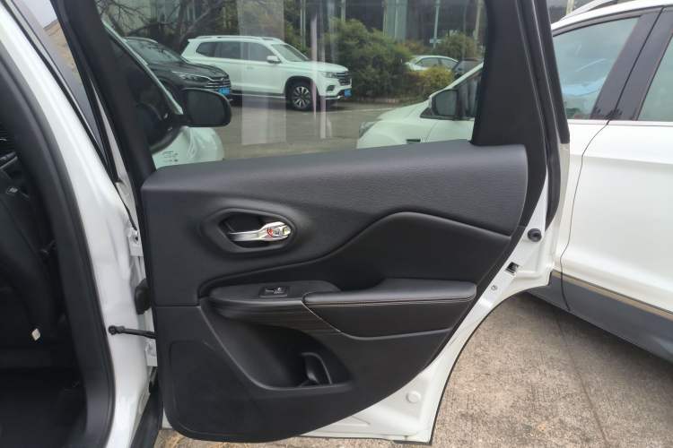 Used  Cherokee 2017 2.0L Superior Edition
