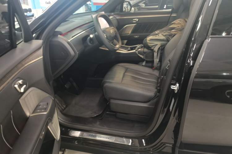 Used ONVO Luxeed L90 2025 Model—Ultra Six-Seater Version
