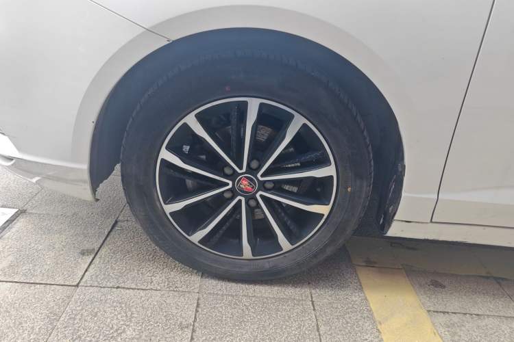 Used Roewe i5 2020 1.5L Automatic 4G Connect Luxury Flagship Edition
