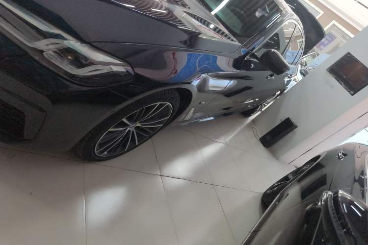 Used BMW 5 Series 2021 Facelifted 530Li Leading Edition M Sport Package
