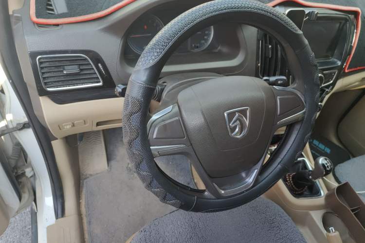 Used Baojun 730 2014 1.5L manual Comfort version 7 seats