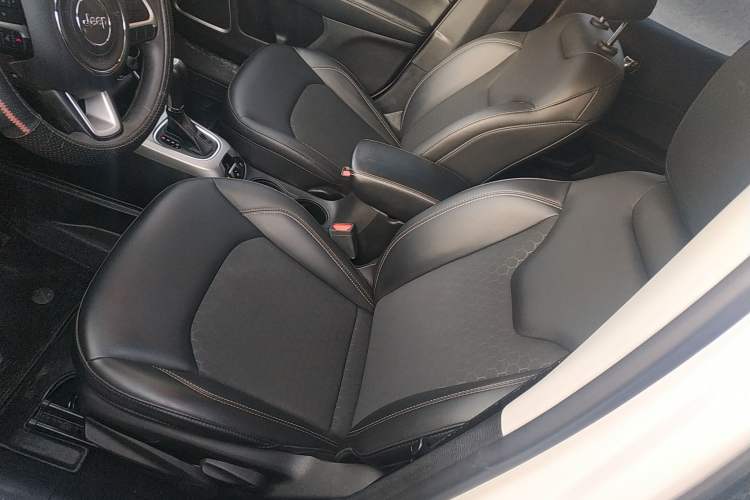 Used  Compass 2017 200T Automatic Enjoyment Version
