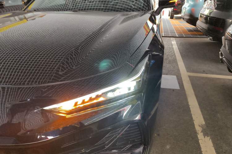 Used Changan UNI-V 2025 Model Third-Generation 1.5T 500Bar Prestige Edition
