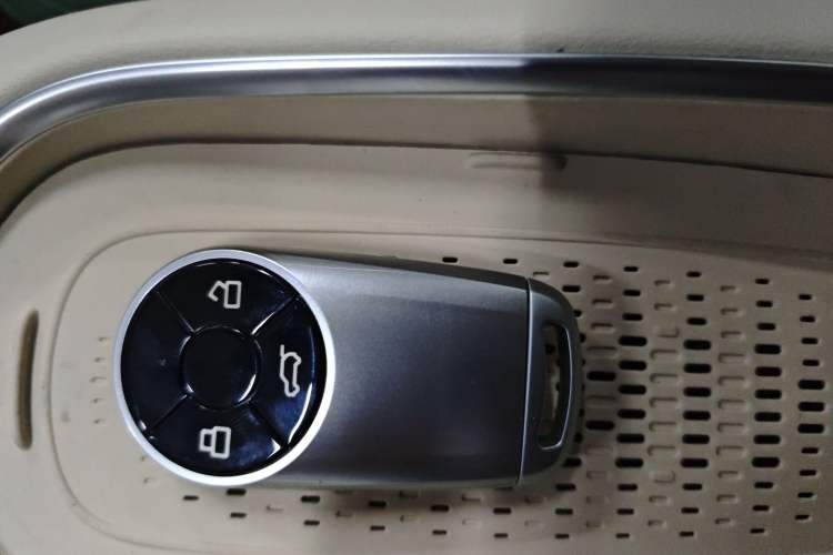 Used ORA Good Cat 2023 401 km Standard Range Luxury Version Lithium Iron Phosphate
