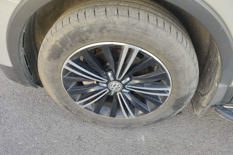 Used Volkswagen Tiguan L 2020 330TSI Automatic Two-Wheel Drive Panoramic Comfort Edition China VI Standard
