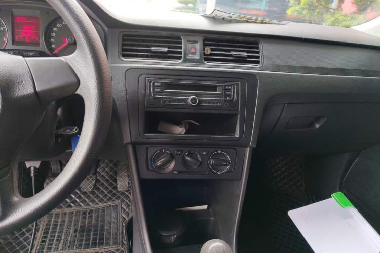 Used Volkswagen Santana 2015 1.6L Manual Fashion Edition
