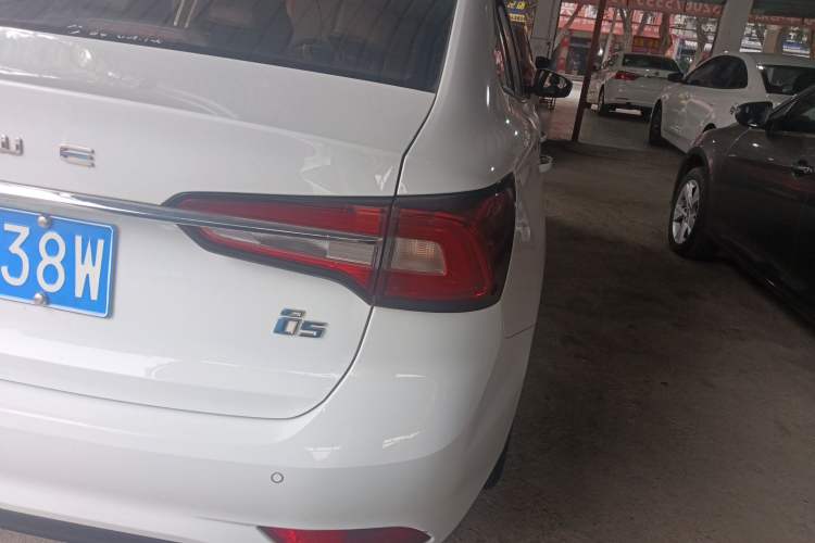 Used Roewe i5 2019 1.5L Automatic 4G Connected Langyue Edition
