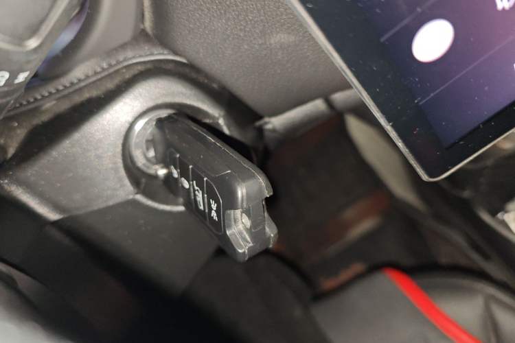 Used  Renegade 2019 220T Automatic Leading Edition
