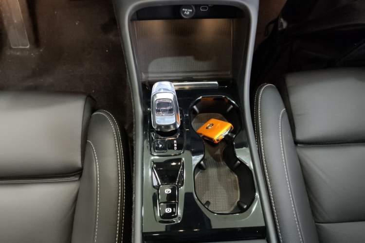 Used Volvo XC40 2024 B4 4x4 Smart Luxury Edition