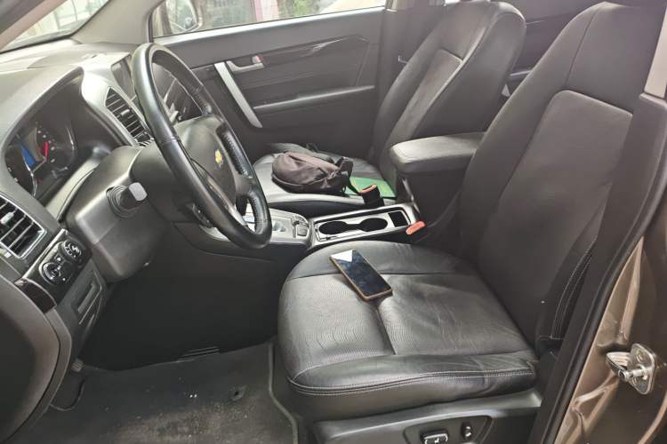 Used Chevrolet Captiva 2015 2.4L 4x4 Flagship Edition 7-Seater
