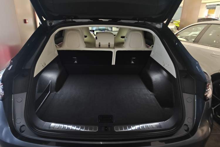 Used Hima Luxeed R7 2024 All-Electric 802 km Max
