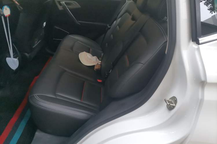 Used Geely Auto Emgrand X7 Sport 2018 1.8TD Automatic Two-Wheel Drive Smart Connect 4G Internet Edition