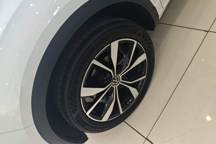 Used Volkswagen T-ROC 2023 300TSI DSG Two-Wheel-Drive Chen Guang Edition