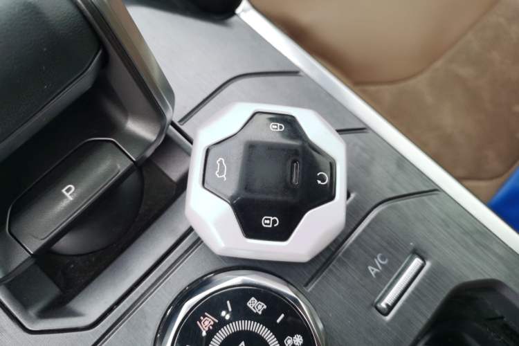 Used JETOUR Traveler 2023 2.0T All-Wheel Drive CrossPRO+
