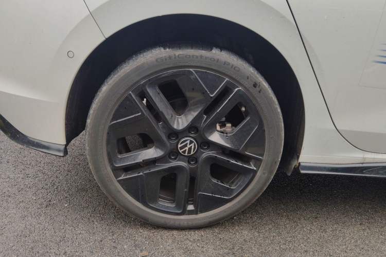 Used Volkswagen Golf 2025 300TSI R-Line
